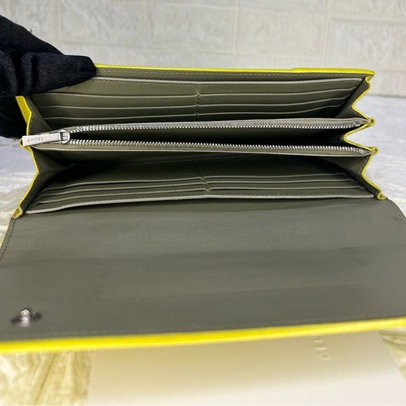 CELINE yellow patent LEATHER WALLET - Picture 10 of 12